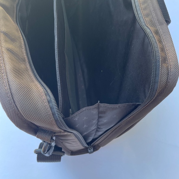 TUMI brown nylon large screen laptop case 17” - Picture 7 of 11